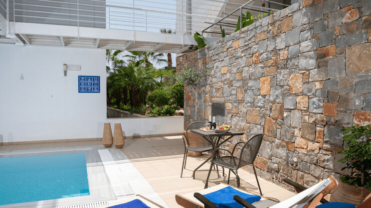 Angela Suites Boutique Hotel